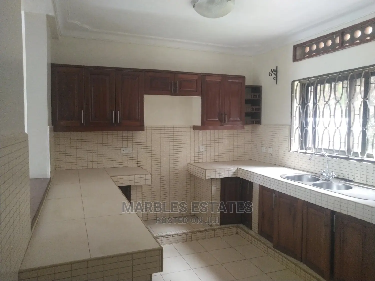 Nice Town Houses for Rent in Nagiru