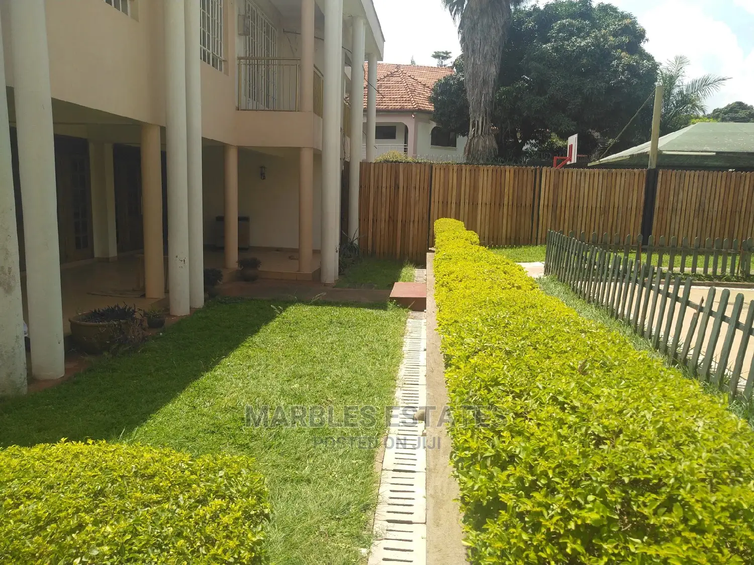 Nice House for Rent With a Pool in BUGOLOBI