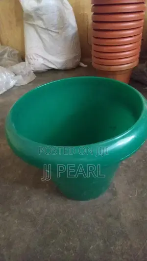 Pladtic Round Flower Pots