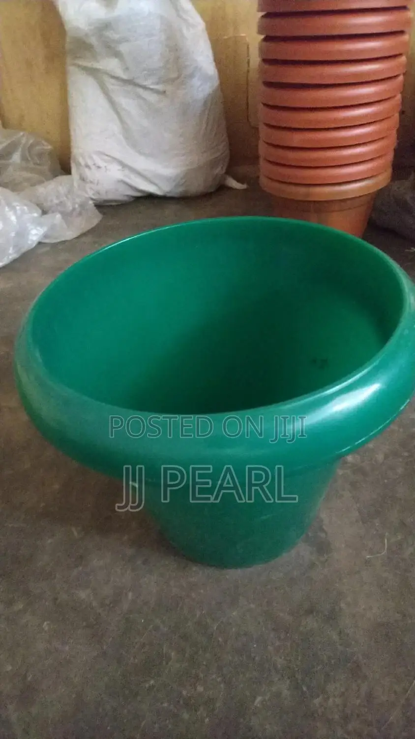 Pladtic Round Flower Pots