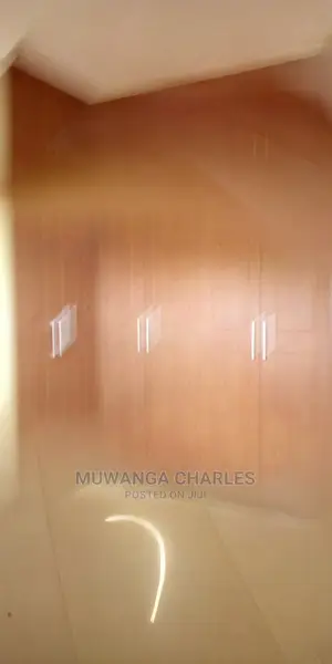 7bedroom House Is Available in Naguru for Rent