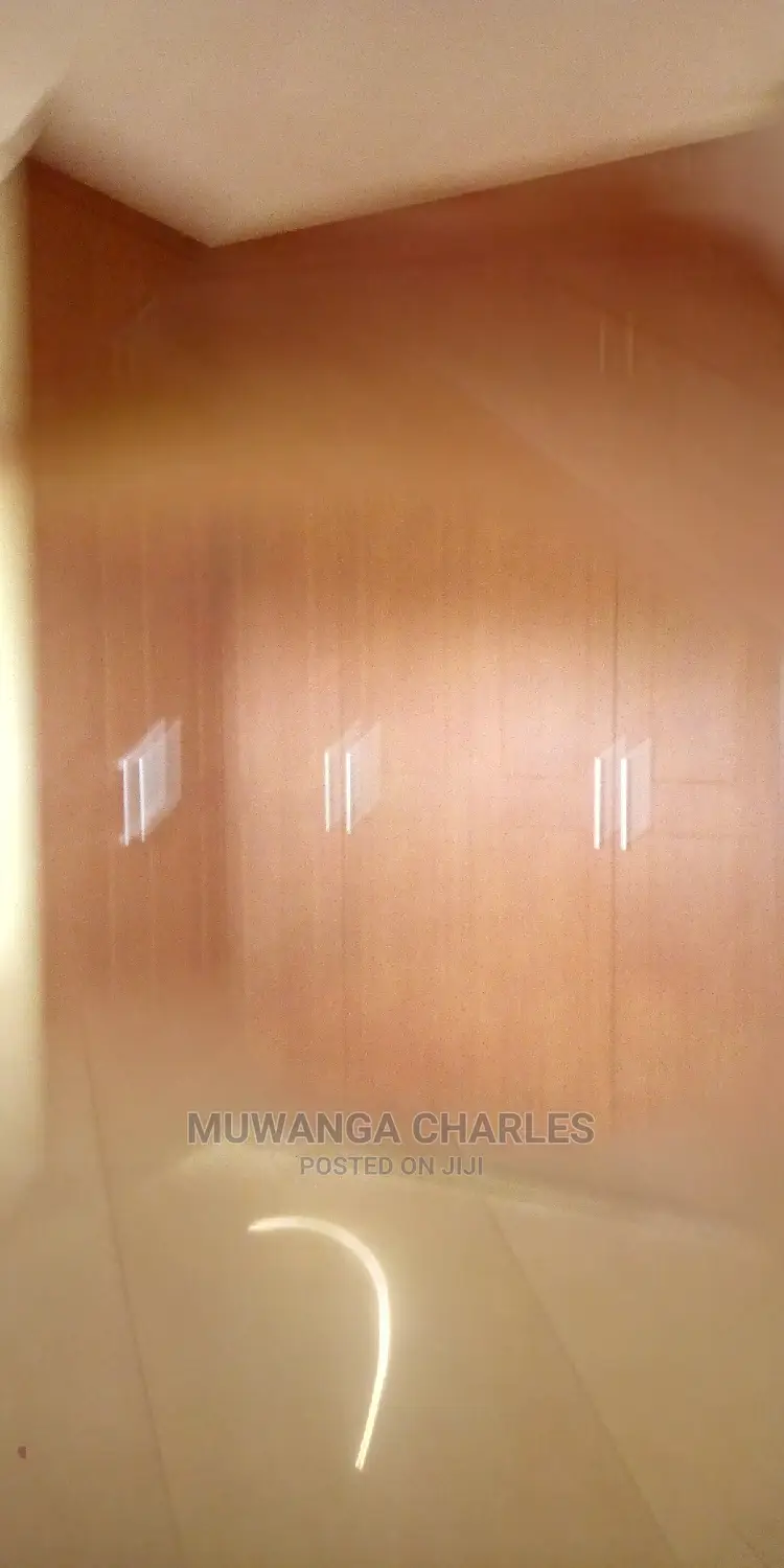 7bedroom House Is Available in Naguru for Rent