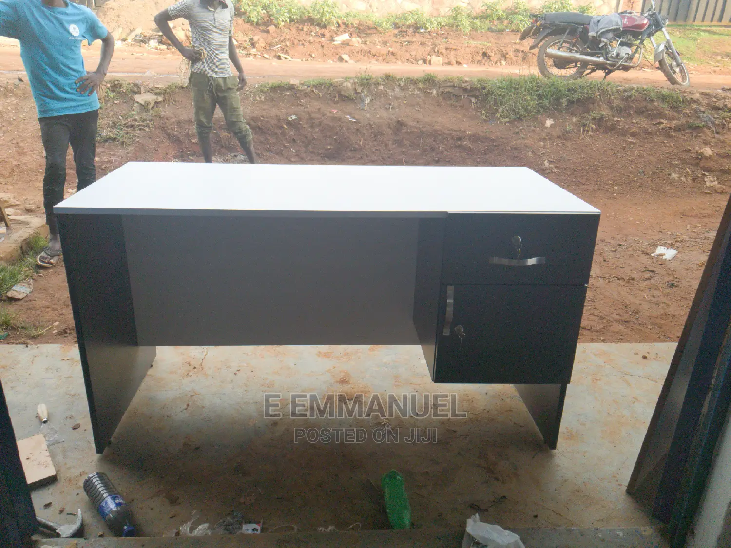 Office Desks/ Office Tables