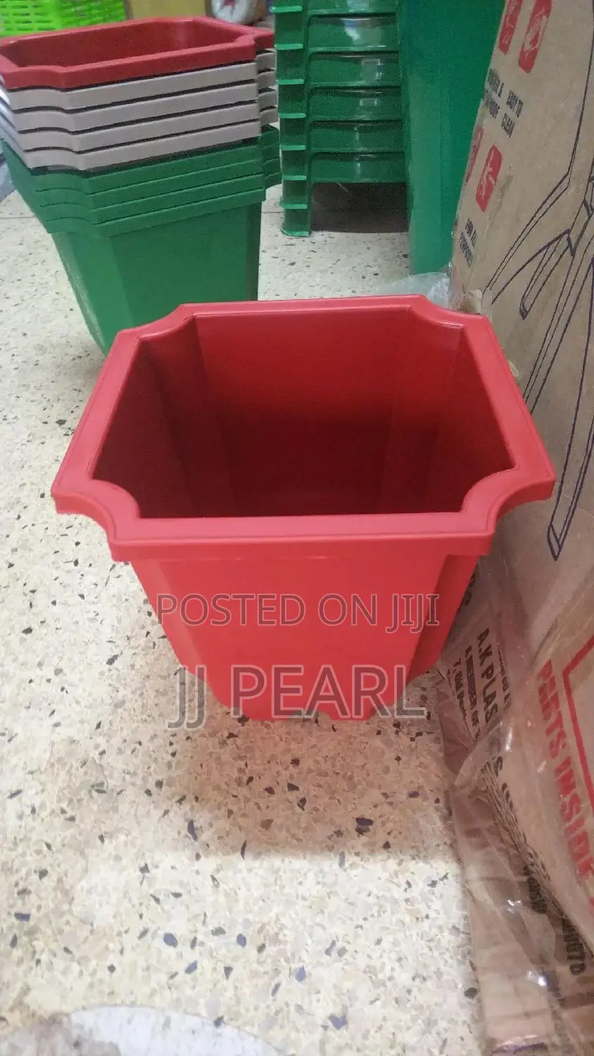 Squared Plastic Flower Pots