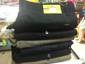 Men's Khaki Trousers Both Soft and Hard