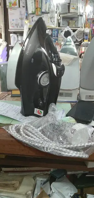 Saachi Steam Iron