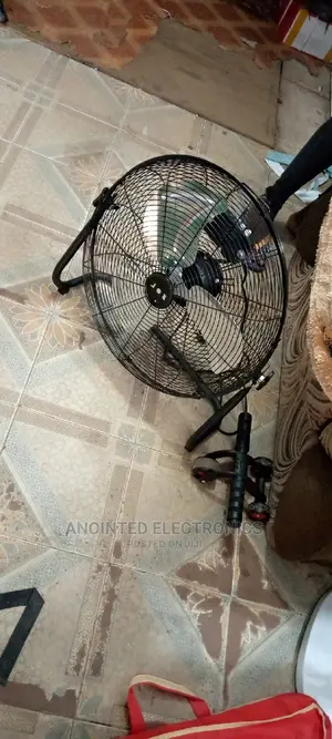 Materic Table Black Fan