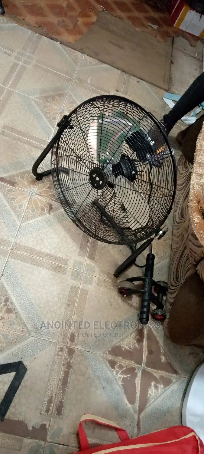 Materic Table Black Fan