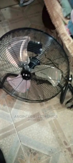 Materic Table Black Fan