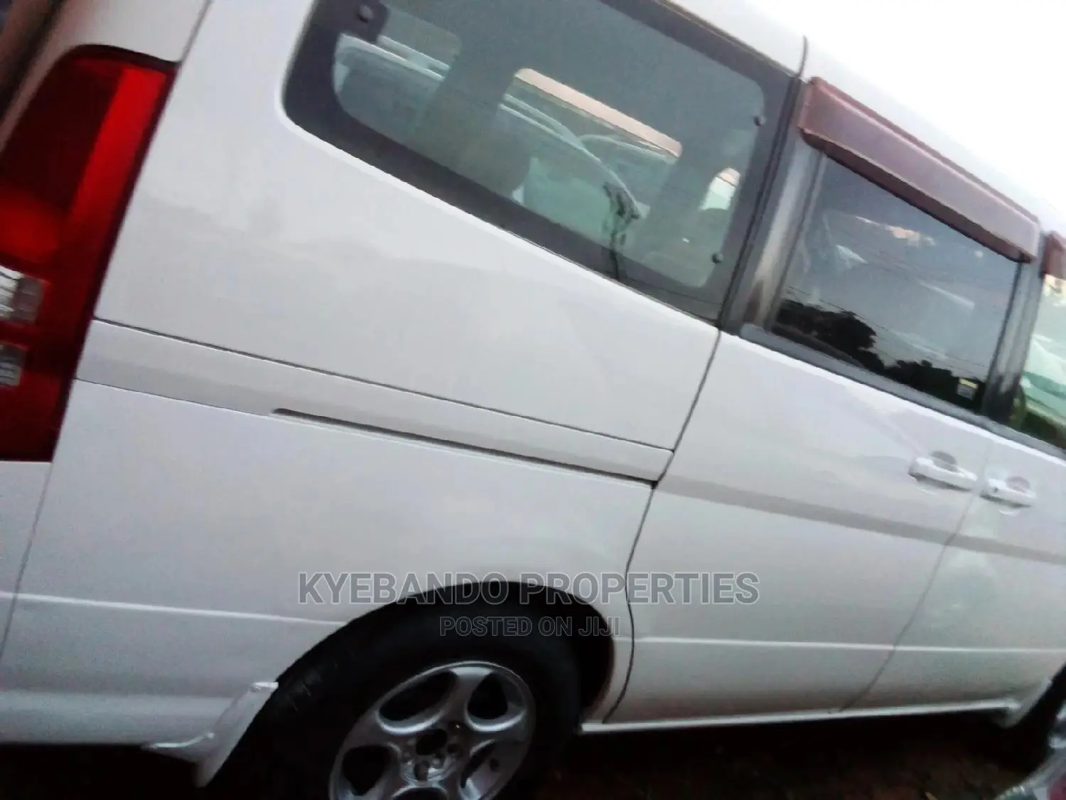 Nissan Serena 2002 White