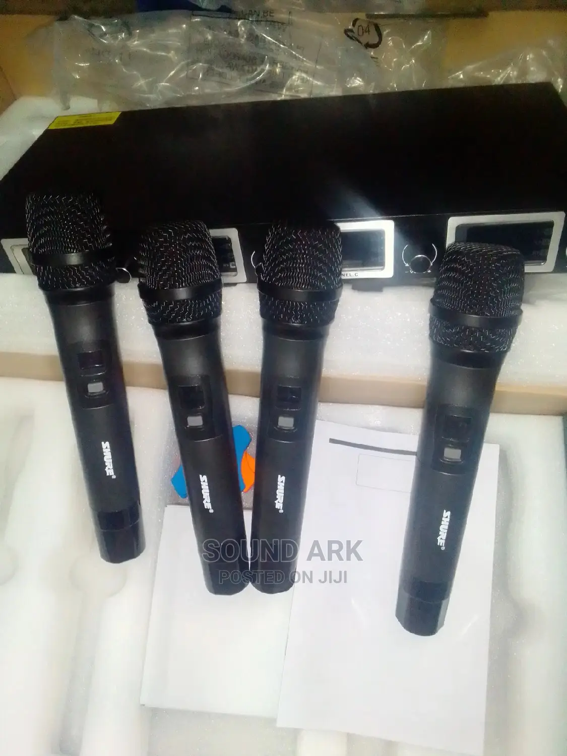 Wireless Microphone With Four Handheld Mic
