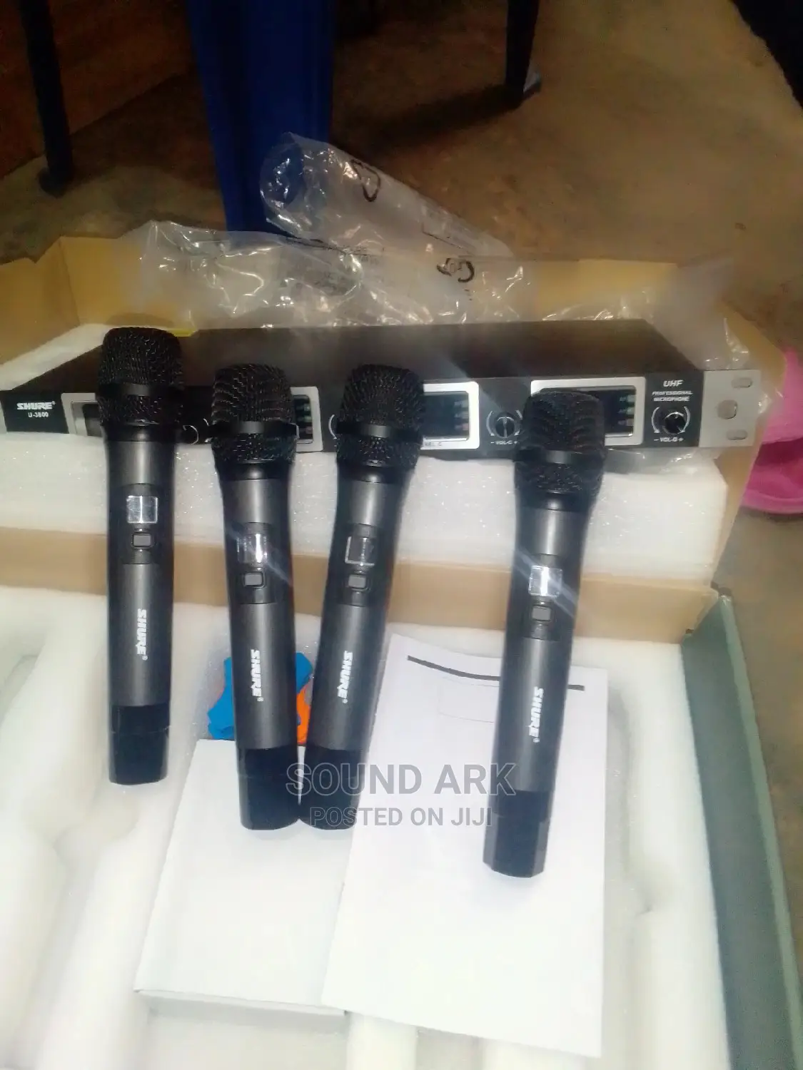 Wireless Microphone With Four Handheld Mic