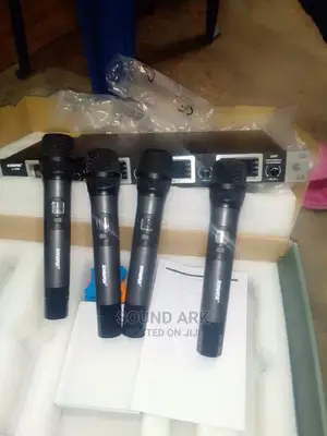 Wireless Microphone With Four Handheld Mic