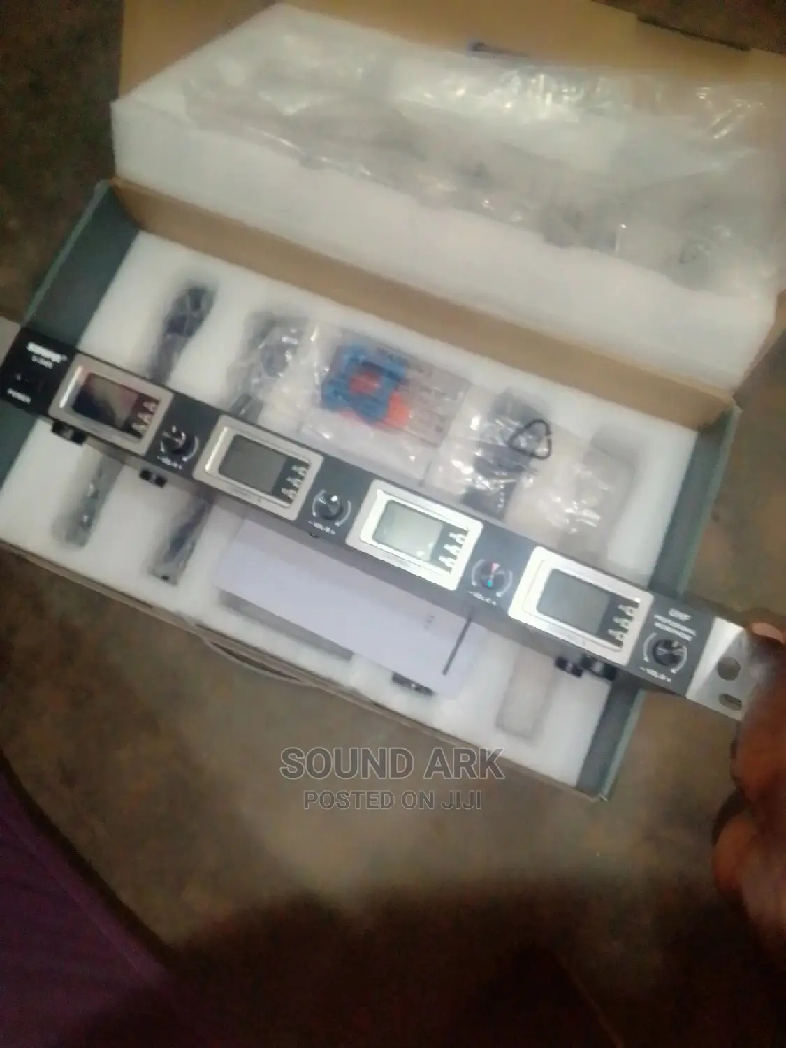 Wireless Microphone With Four Handheld Mic
