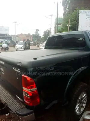 Hard Plastic Gas Shock Tonneau Cover Hilux