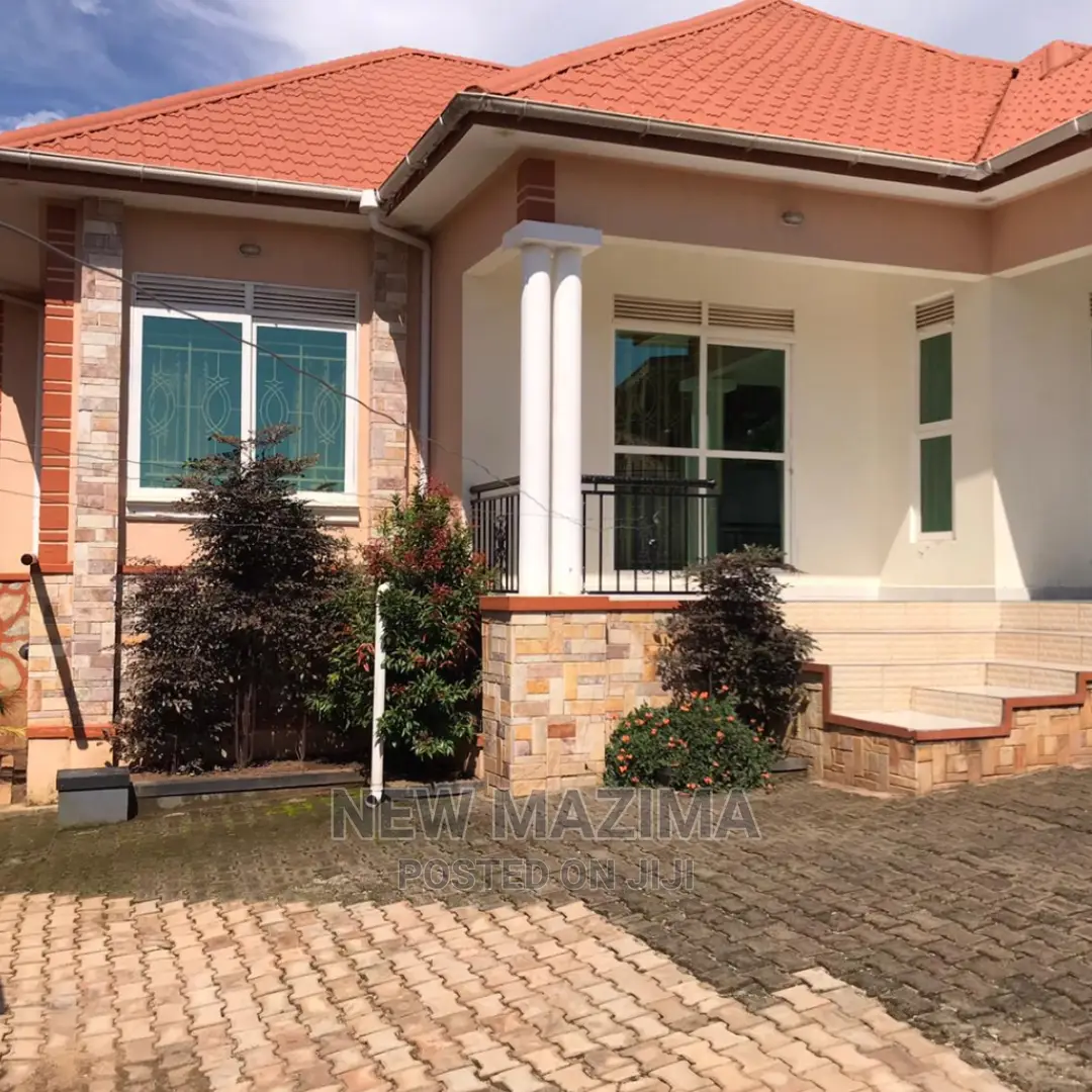 Classic Fuly Furnished Bangalow Home With Range Rover Onsale