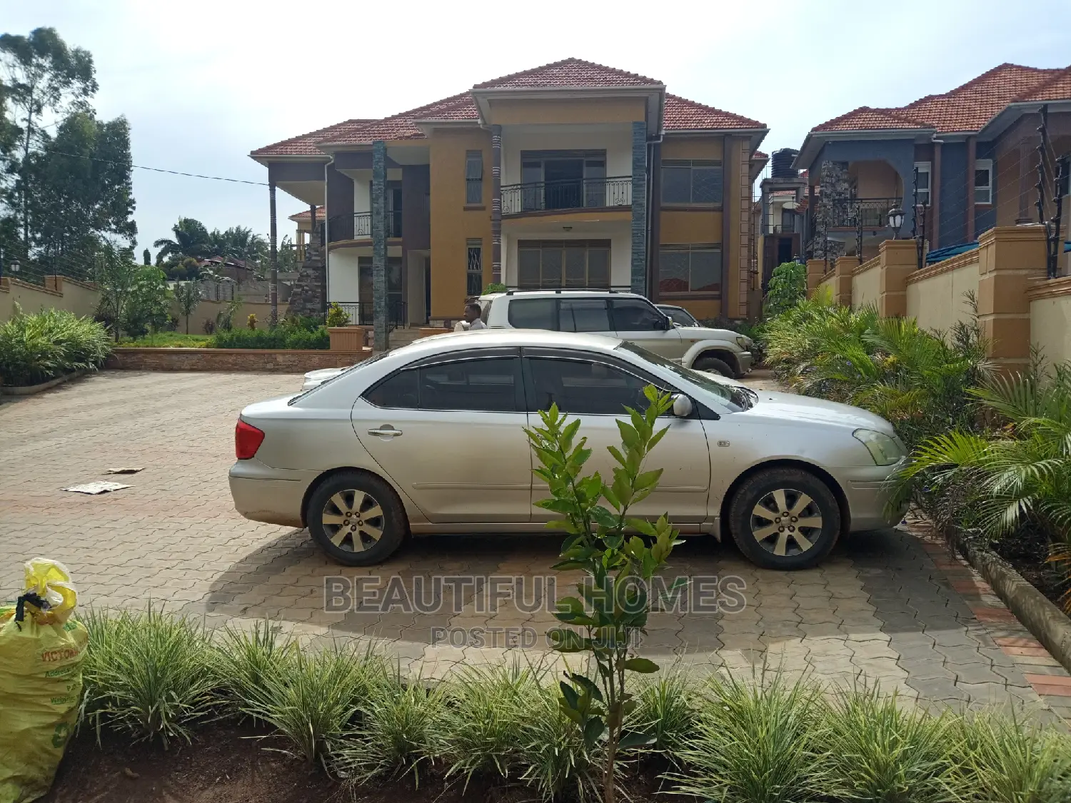 Kiwatule Seven Bedrooms Upscale Mansion on Sale