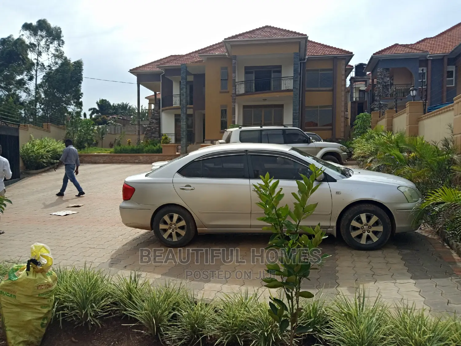 Kiwatule Seven Bedrooms Upscale Mansion on Sale