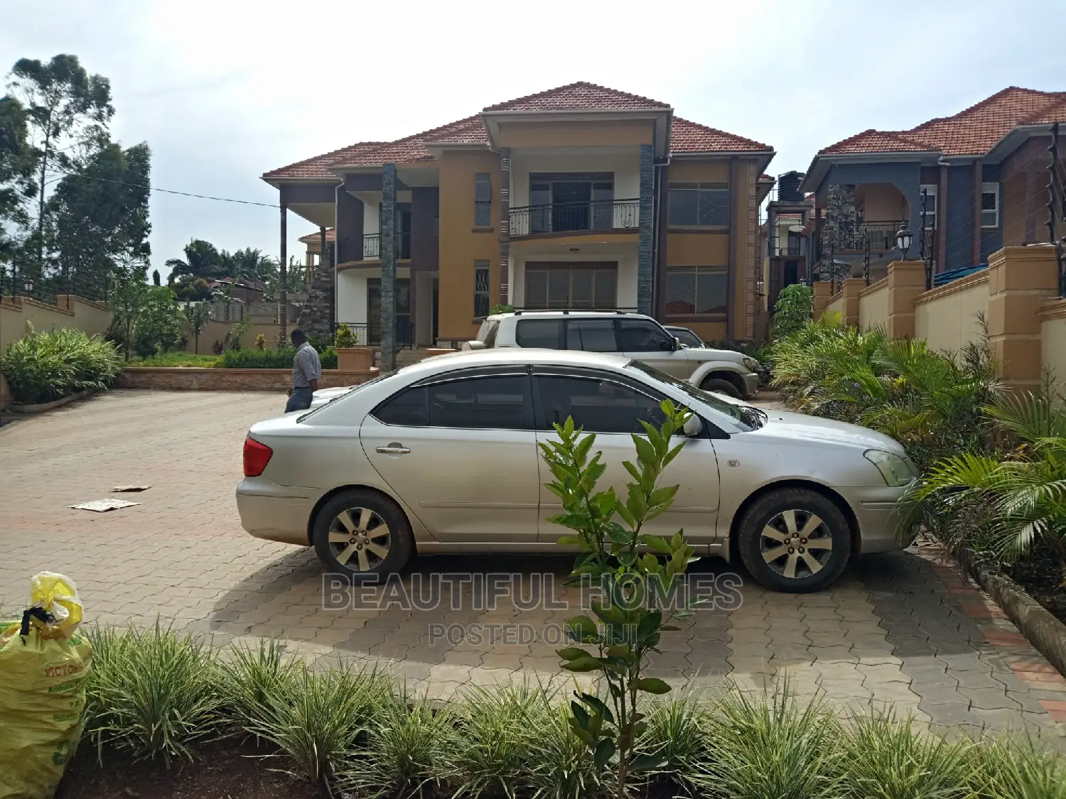 Kiwatule Seven Bedrooms Upscale Mansion on Sale