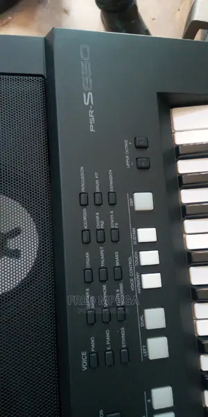Yamaha PSR S650