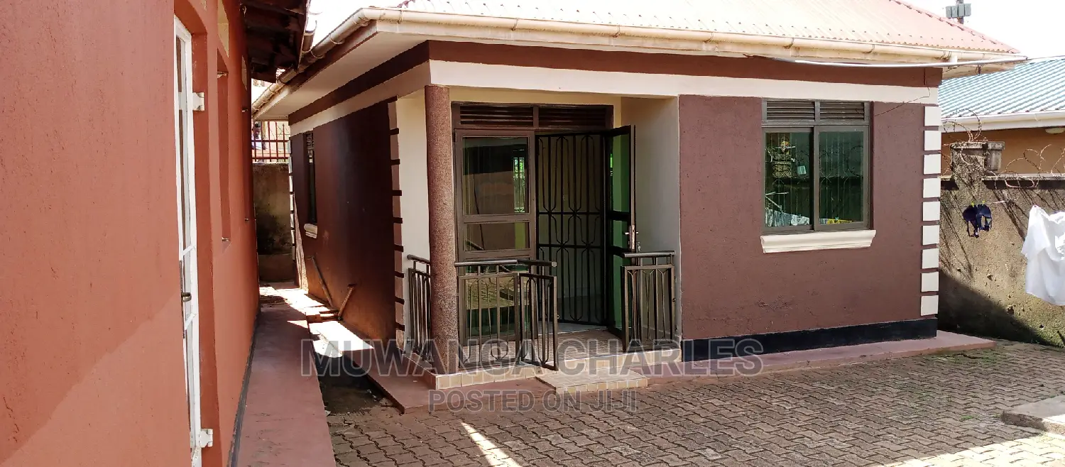 Double Room Is for Rent in Bukoto