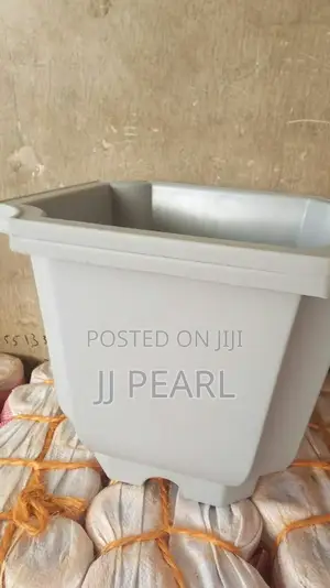 Squared Plstic Flower Pots