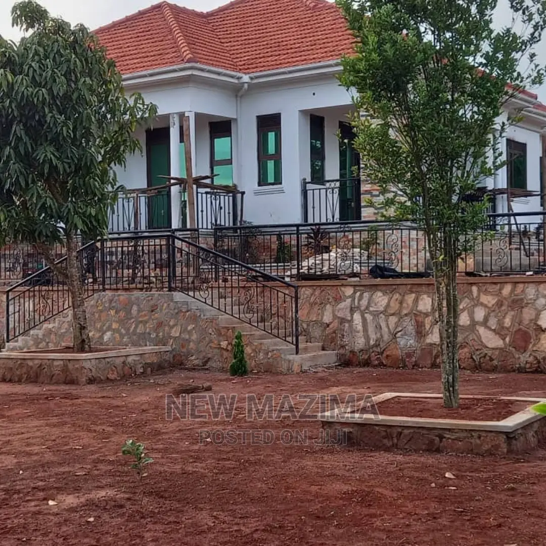 4 Bedrooms Bungalow for Sale in Nakawuka, Wakiso