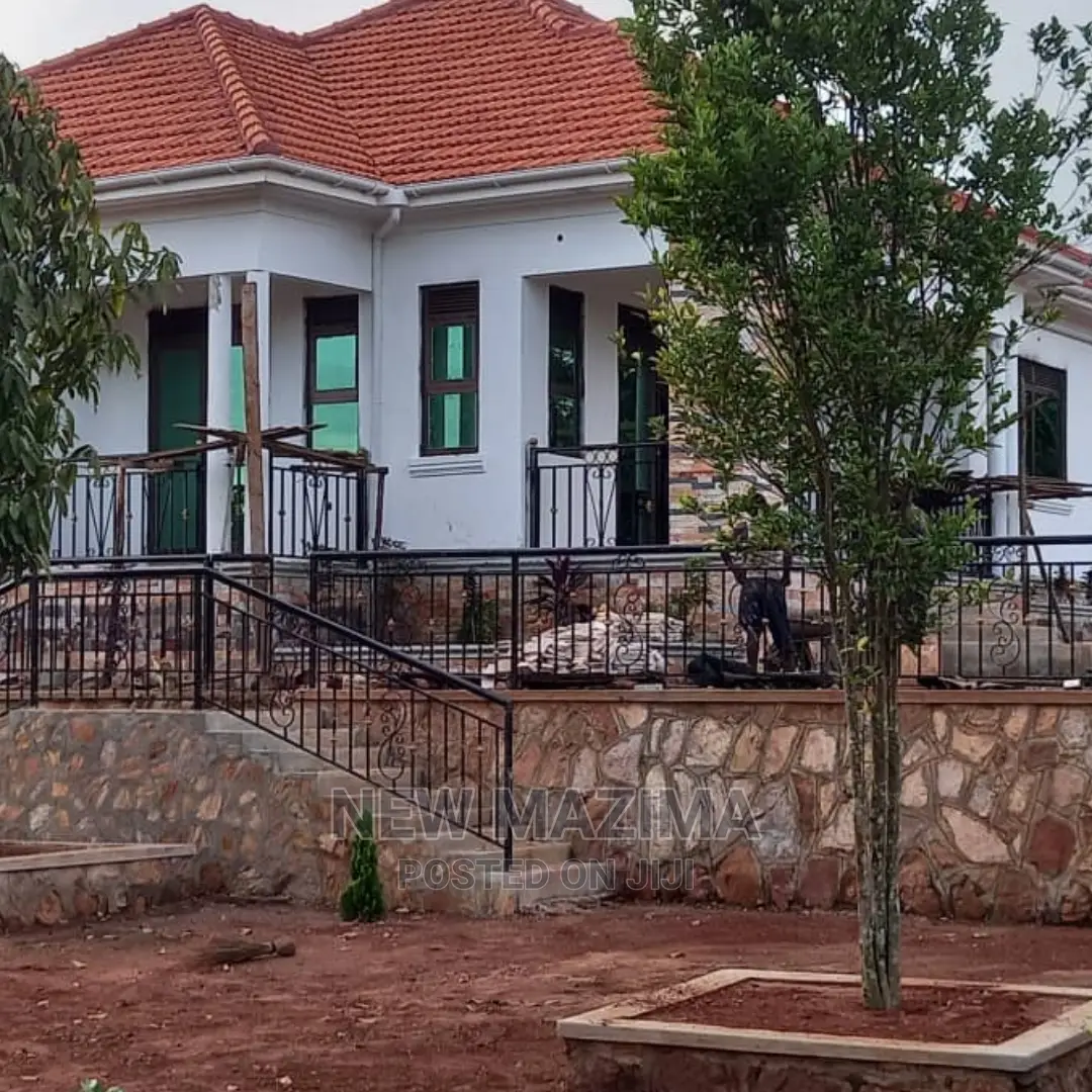4 Bedrooms Bungalow for Sale in Nakawuka, Wakiso