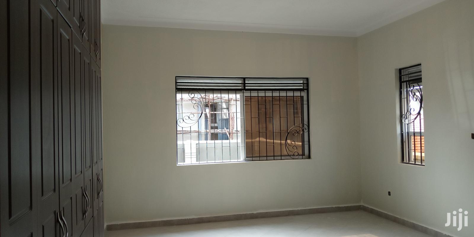 Kira Applause House on Sell