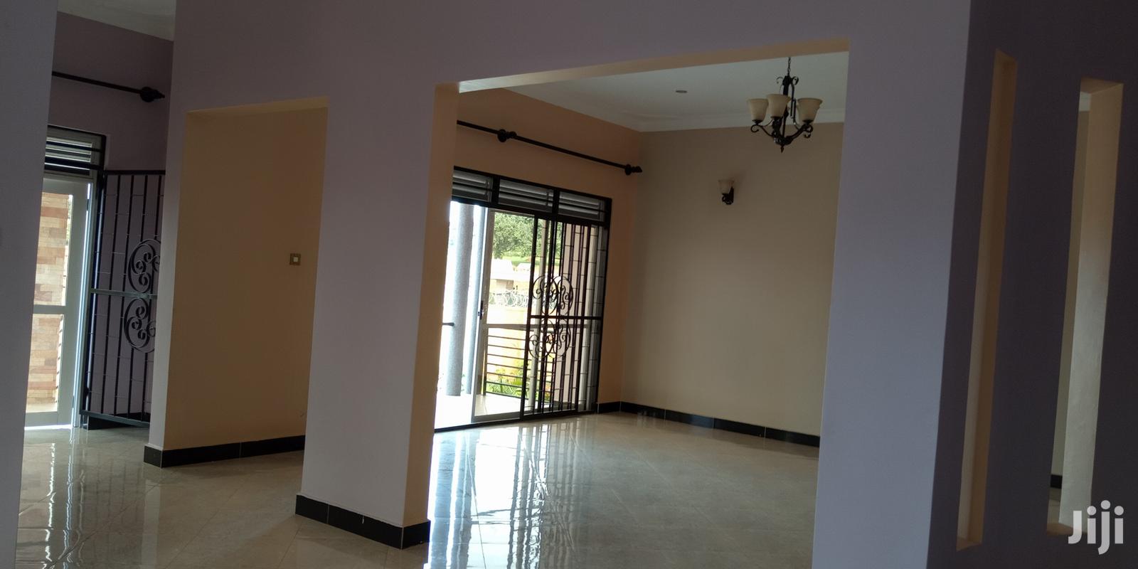 Kira Applause House on Sell