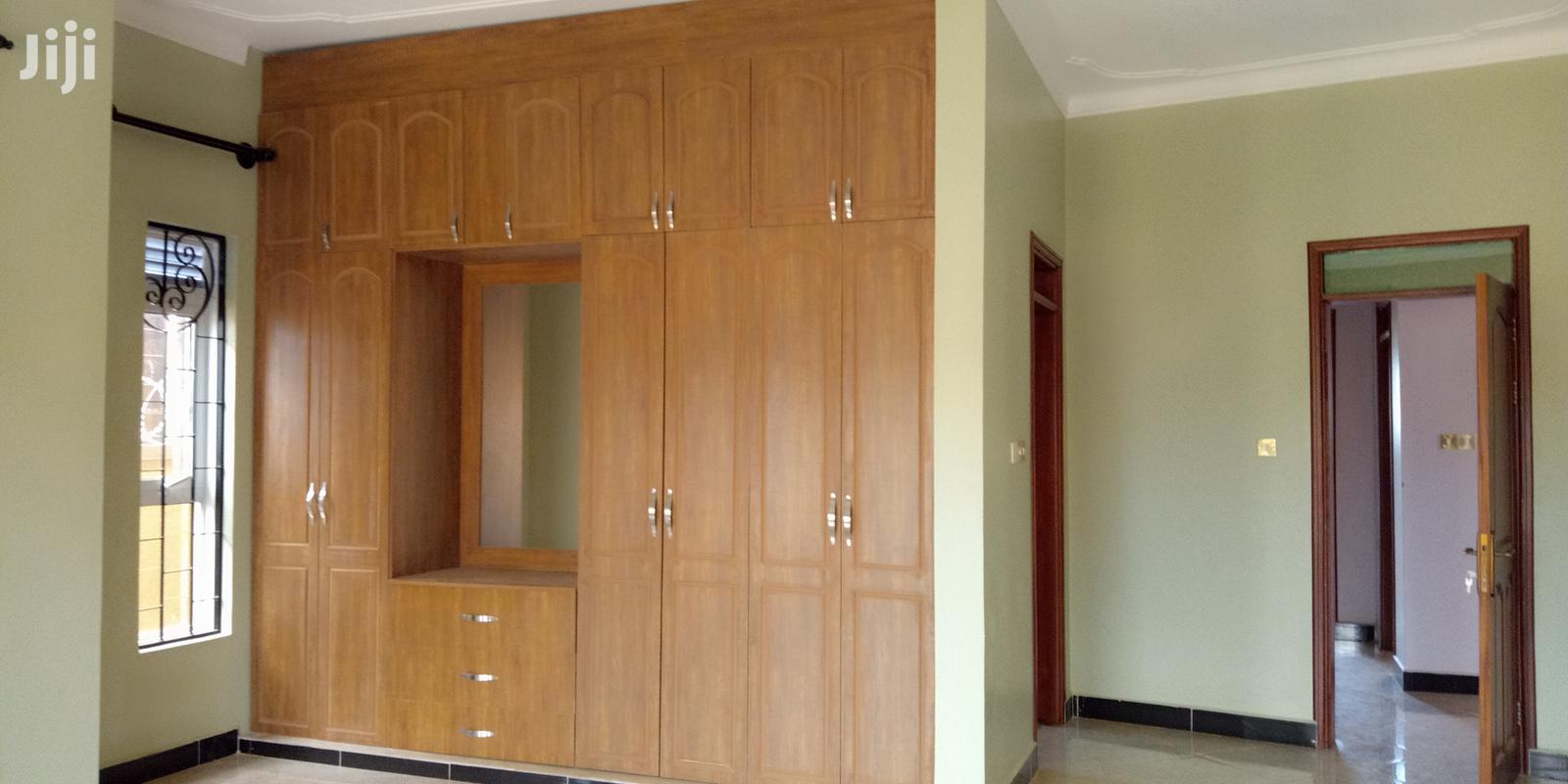 Kira Applause House on Sell