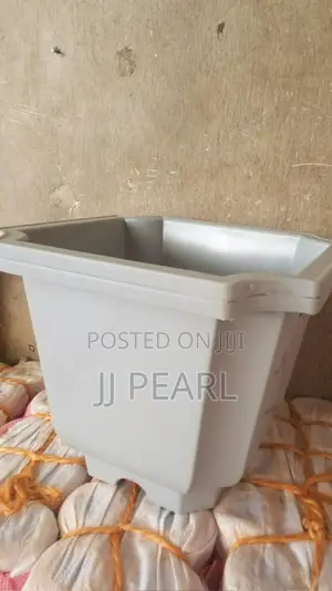 Squared Plastic Flower Pot