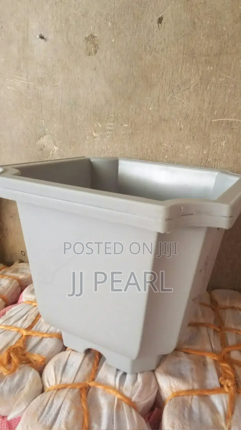 Squared Plastic Flower Pot