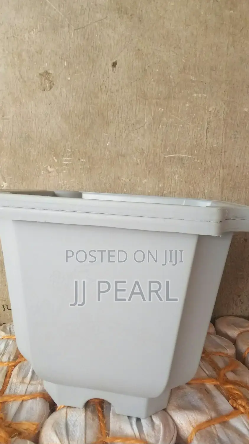 Squared Plastic Flower Pot