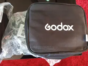 Godox 80*80 Bowens Softbox and Bracket