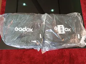 Godox 80*80 Bowens Softbox and Bracket