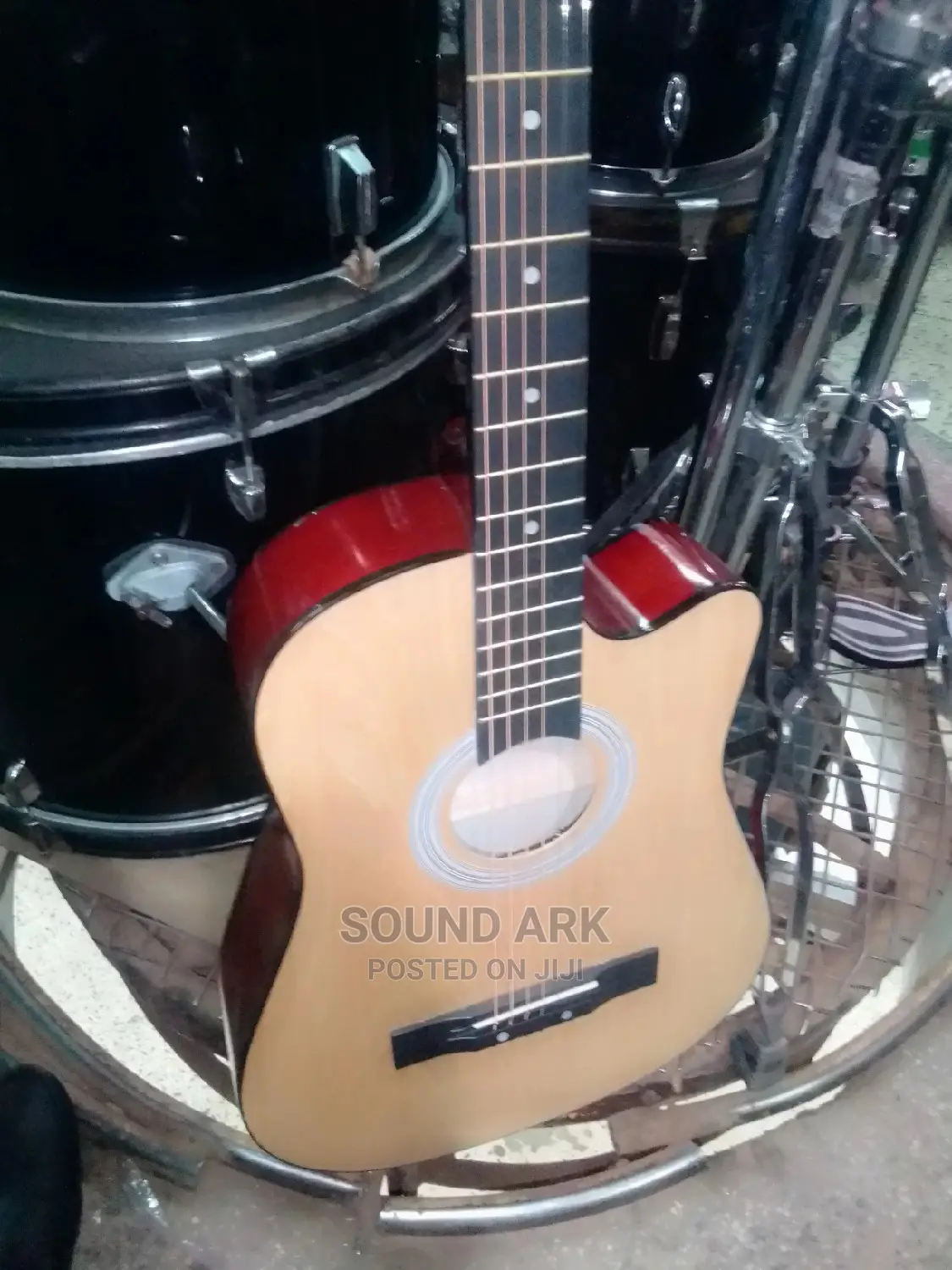 Acoustic Guitar/ Box Guitar