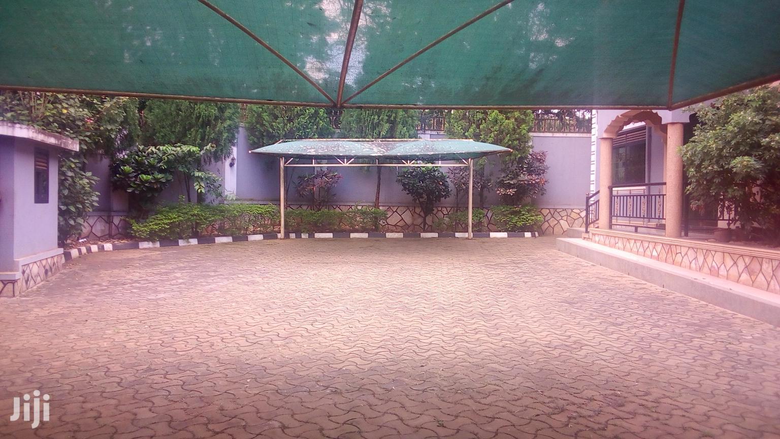A Samie Detarched House For Rent In Kololo