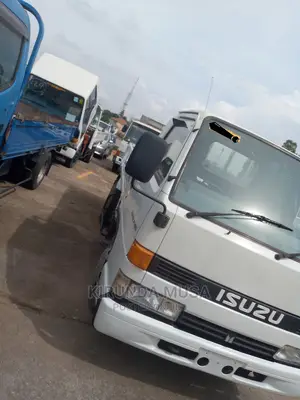 Isuzu Elf 2tone
