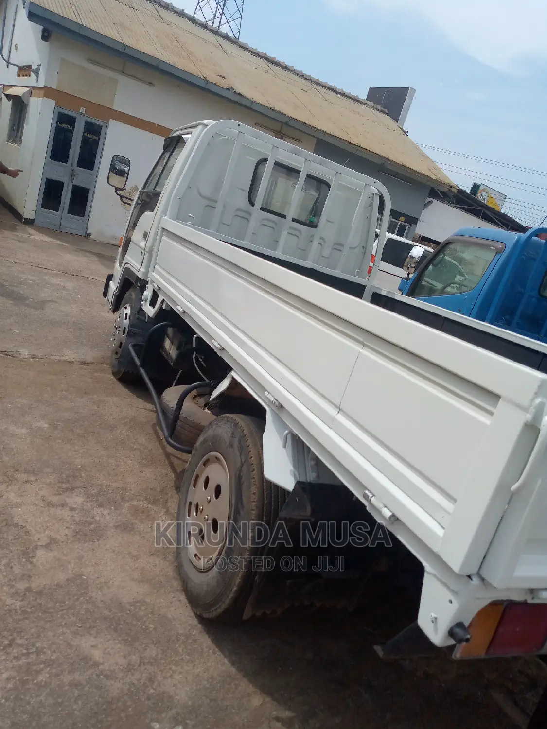 Isuzu Elf 2tone