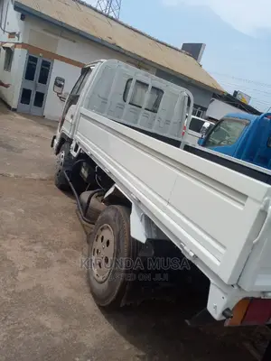 Isuzu Elf 2tone