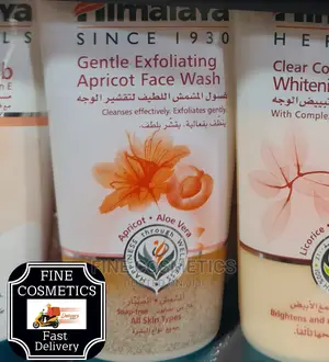 HIMALAYA Gentle Exfoliating Apricot Face Wash, Since 1930