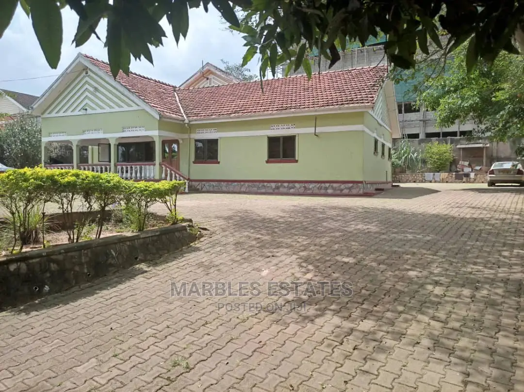 4bdrm Bungalow in Muyenga, Kampala for Rent