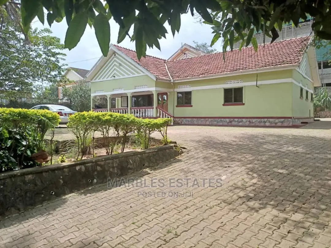 4bdrm Bungalow in Muyenga, Kampala for Rent