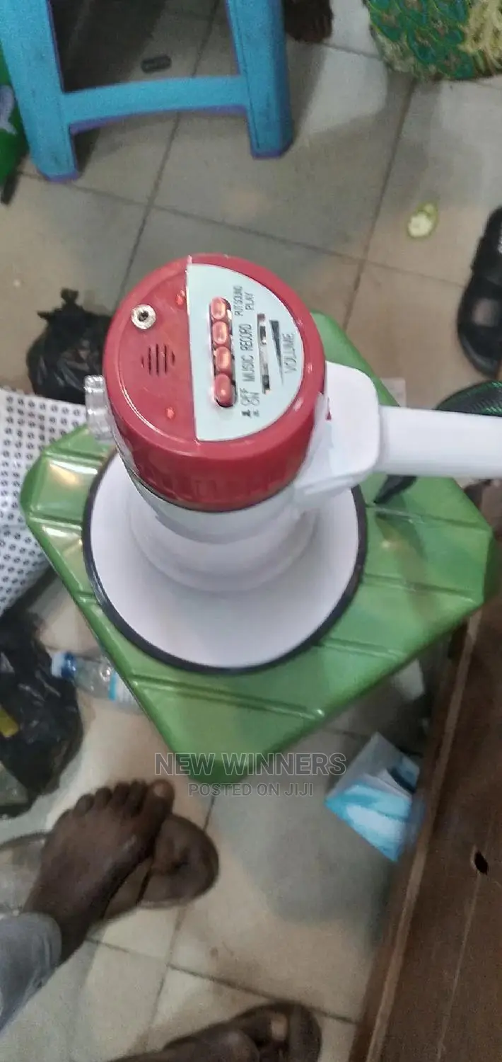 Megaphone (Six Battery)