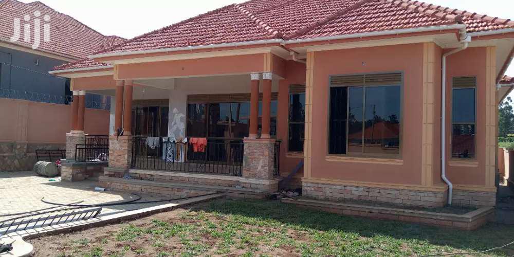 Posh Kira House On Sell