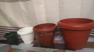 Plastic Round Flower Pots