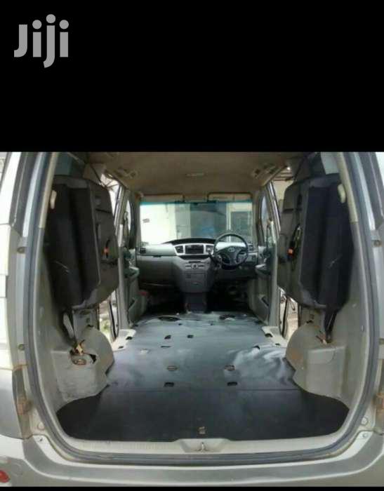 CAR FLOOR CARPET LAYING