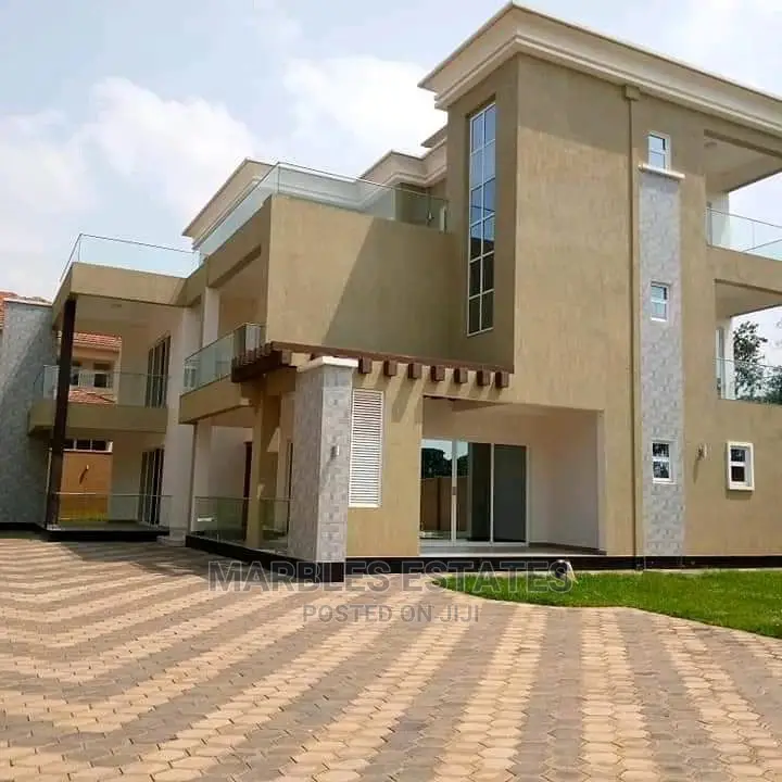 6bdrm Maisonette in Munyonyo, Central Division for Sale