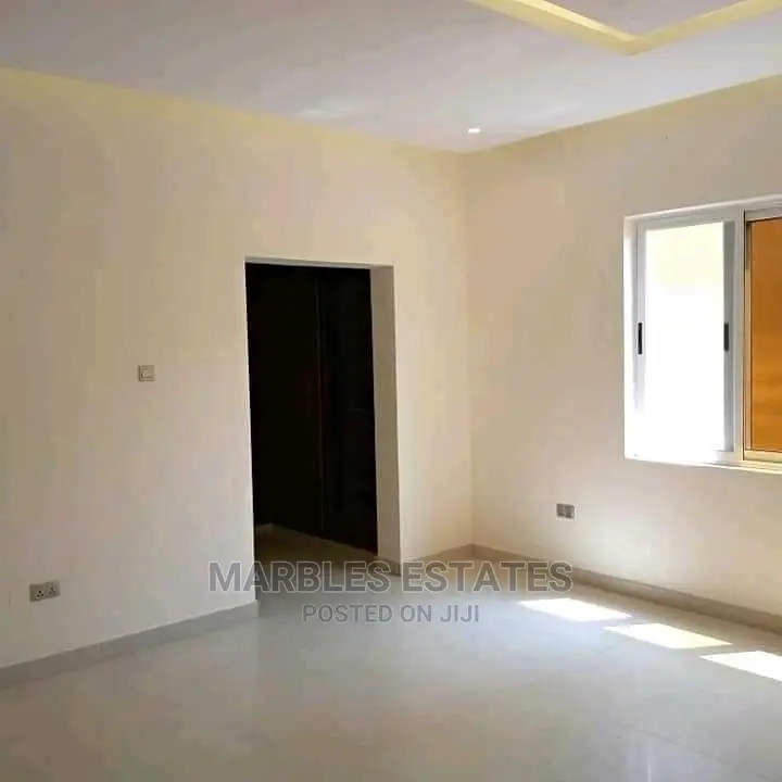 6bdrm Maisonette in Munyonyo, Central Division for Sale